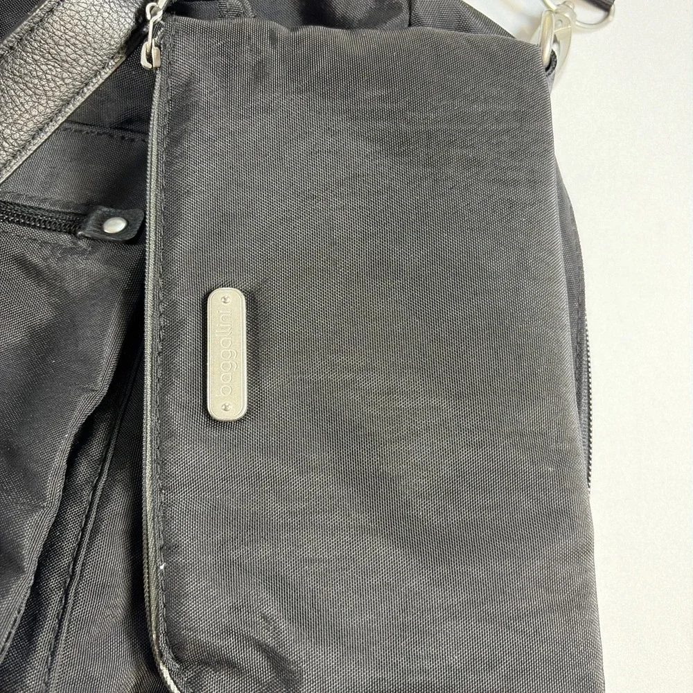 Baggallini Overnight Expandable Laptop Tote RFID Phone Wristlet Black Nylon